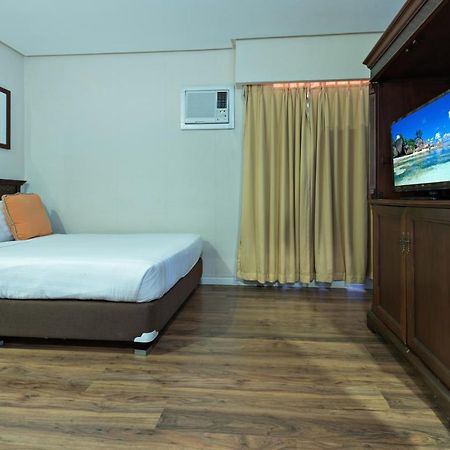 Court Meridian Hotel & Suites Olongapo Bagian luar foto