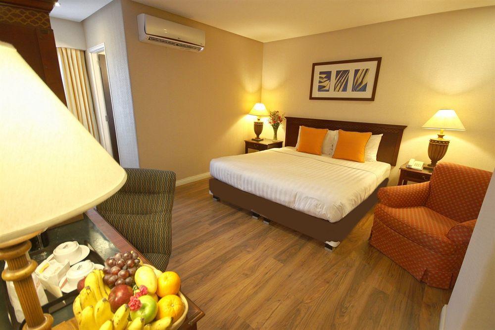 Court Meridian Hotel & Suites Olongapo Bagian luar foto