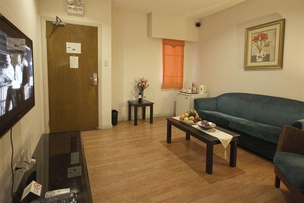 Court Meridian Hotel & Suites Olongapo Bagian luar foto