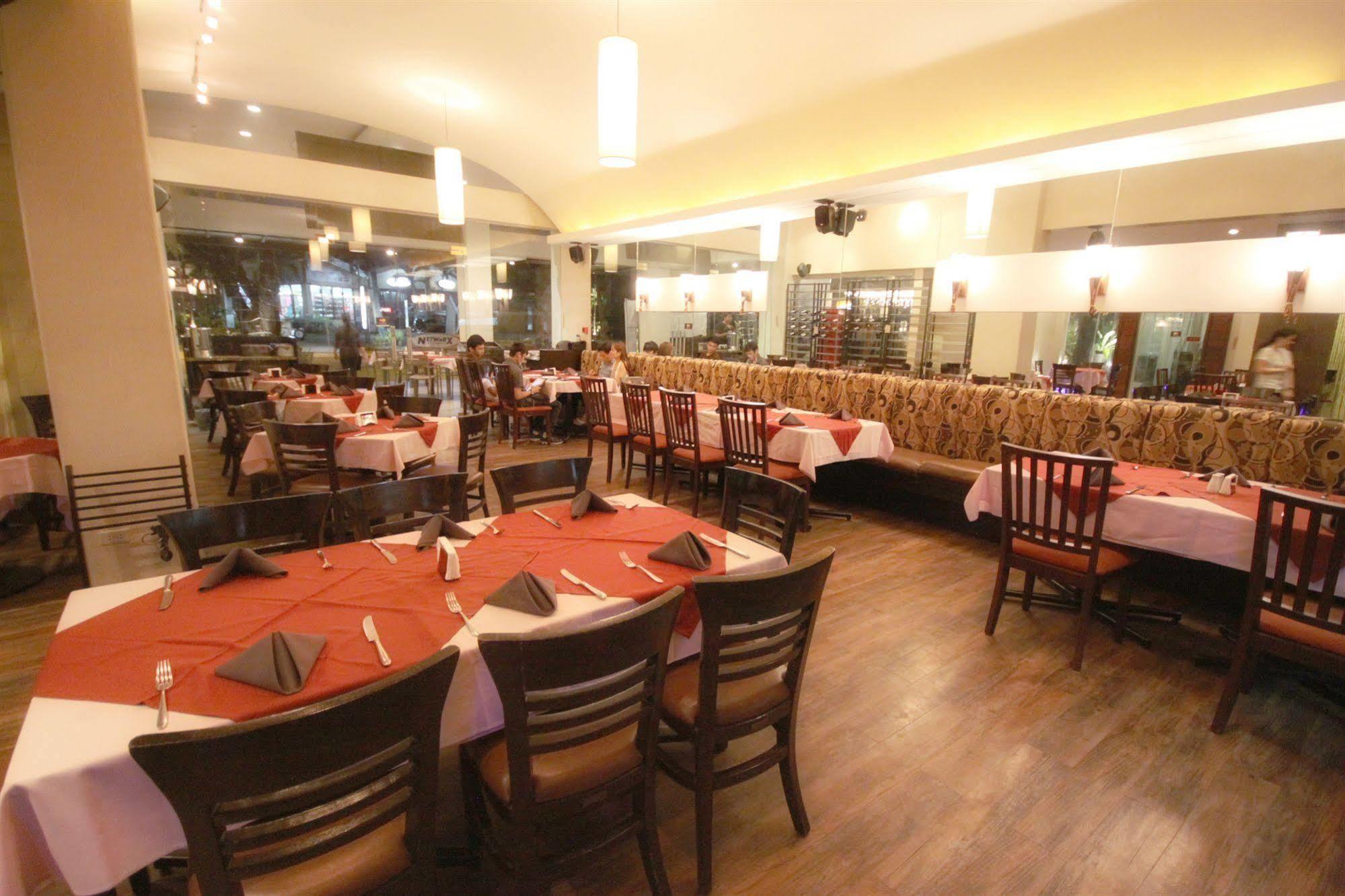 Court Meridian Hotel & Suites Olongapo Bagian luar foto
