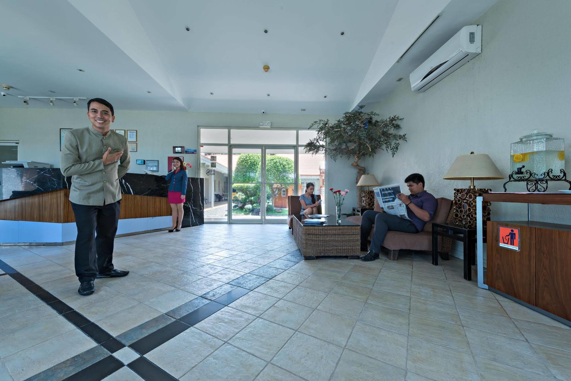 Court Meridian Hotel & Suites Olongapo Bagian luar foto