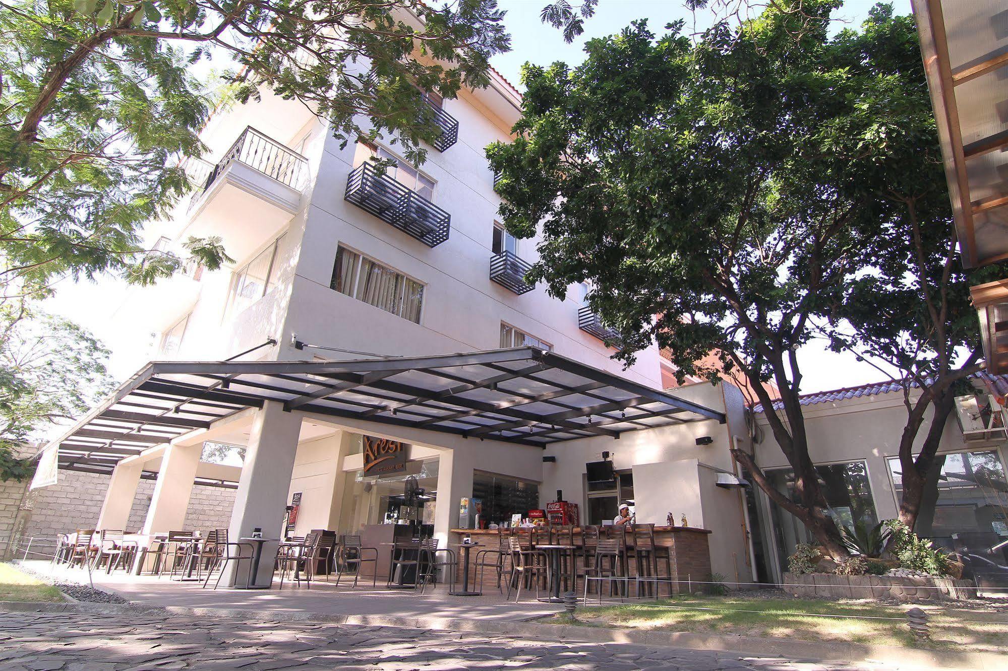 Court Meridian Hotel & Suites Olongapo Bagian luar foto