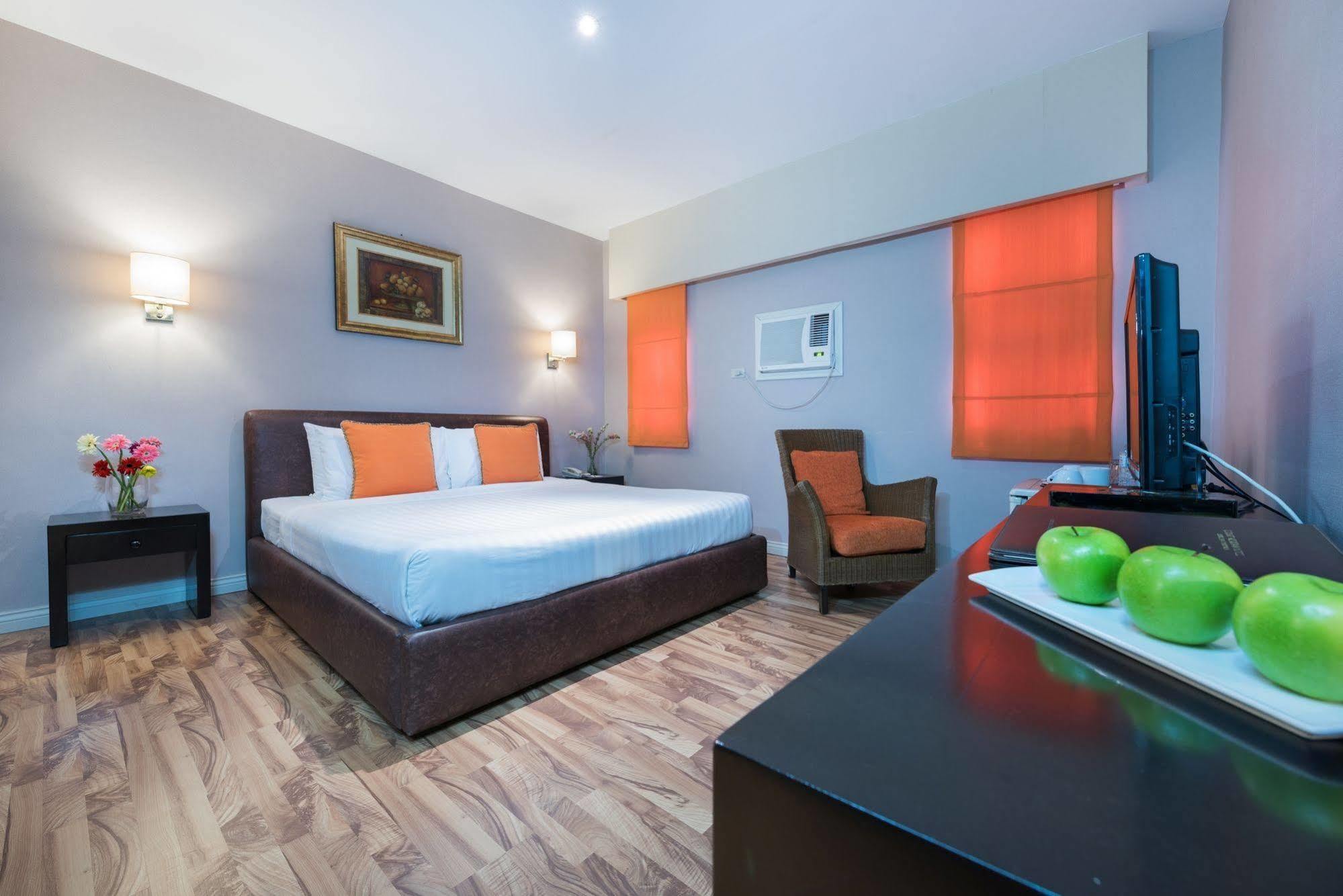 Court Meridian Hotel & Suites Olongapo Bagian luar foto