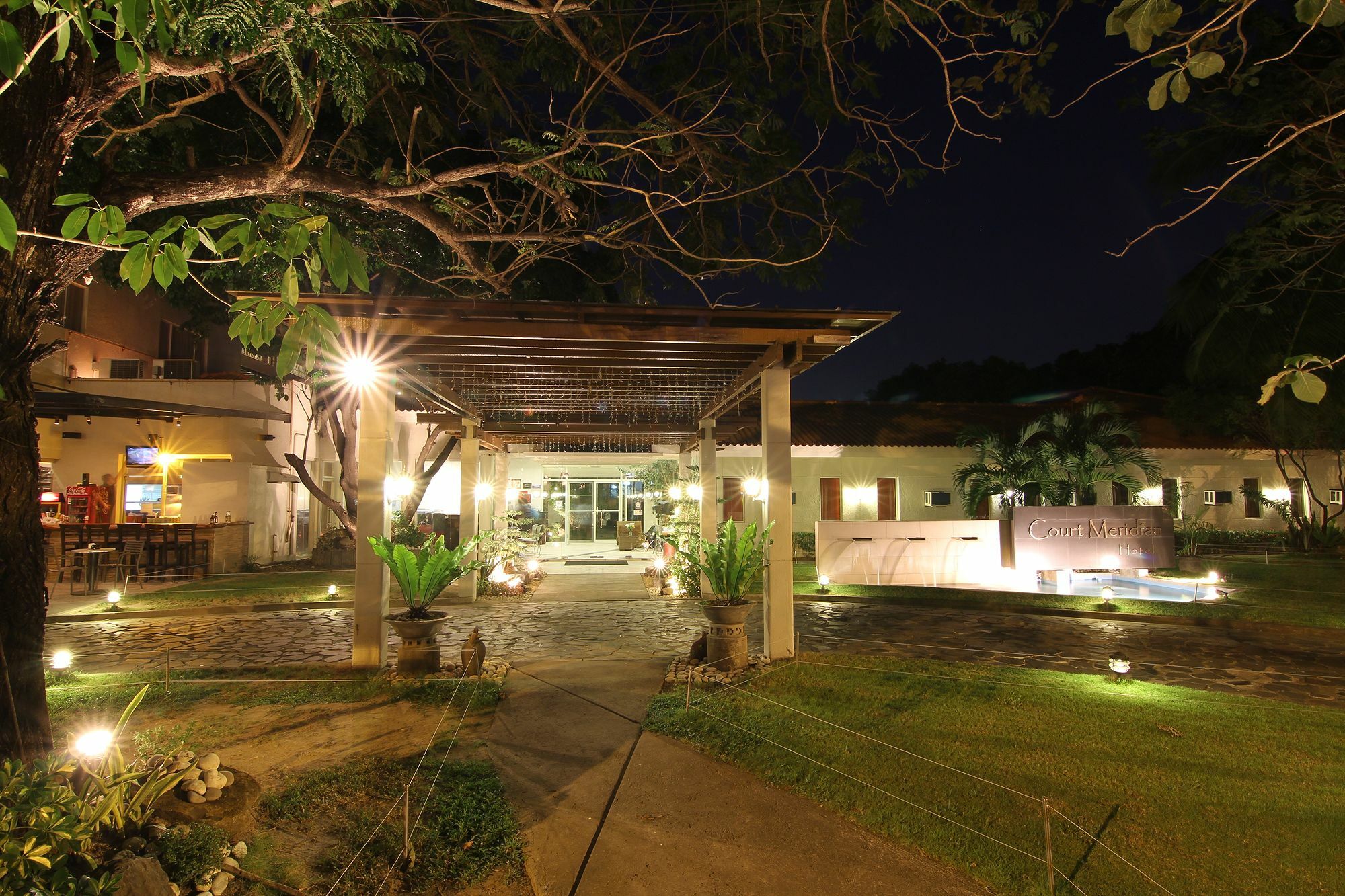 Court Meridian Hotel & Suites Olongapo Bagian luar foto