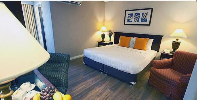 Court Meridian Hotel & Suites Olongapo Bagian luar foto