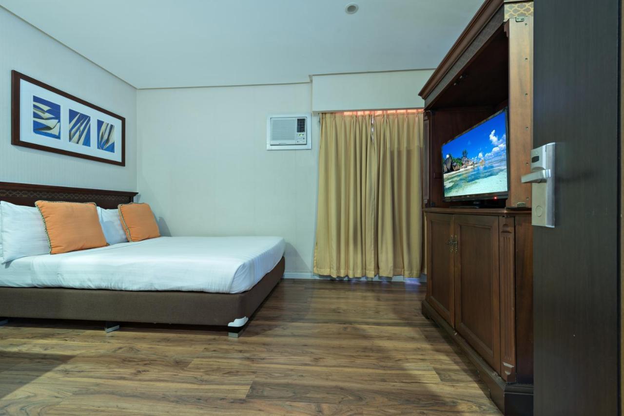 Court Meridian Hotel & Suites Olongapo Bagian luar foto